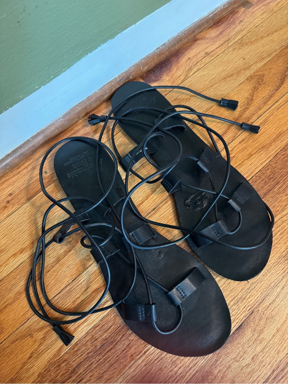 Black Lace-Up Flat Sandals - Women's Stylish Strappy Footwear Size 9 Abercrombie - Picture 2 of 4